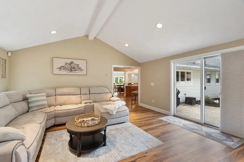3 Maryvale Ln, Peabody, MA 01960
