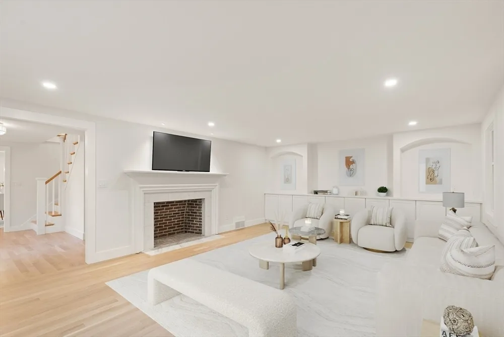 35 Grey Ln, Lynnfield, MA 01940