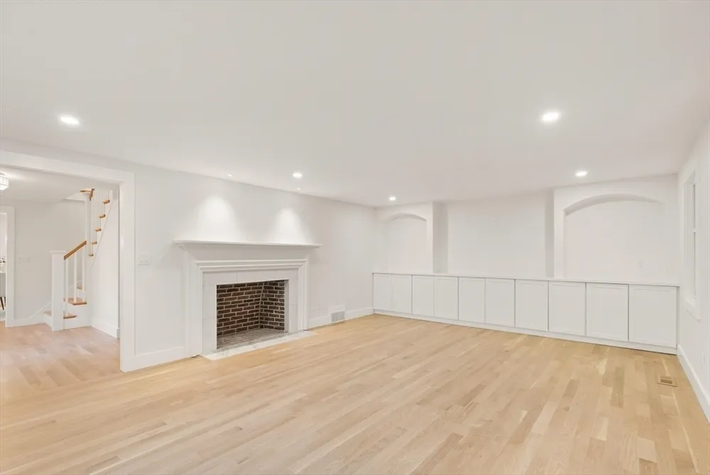 35 Grey Ln, Lynnfield, MA 01940