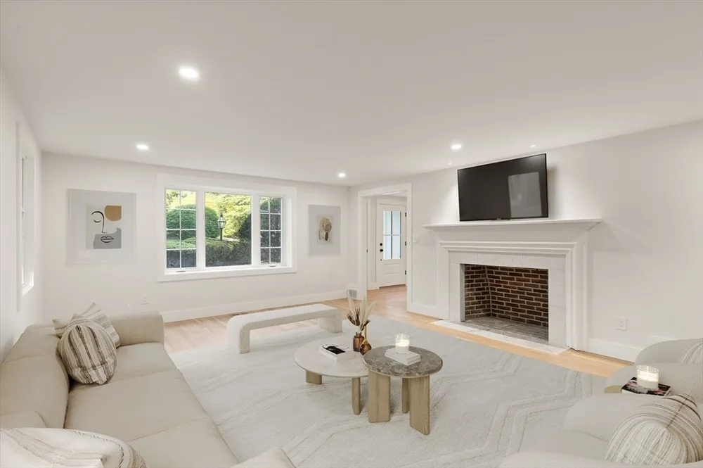 35 Grey Ln, Lynnfield, MA 01940