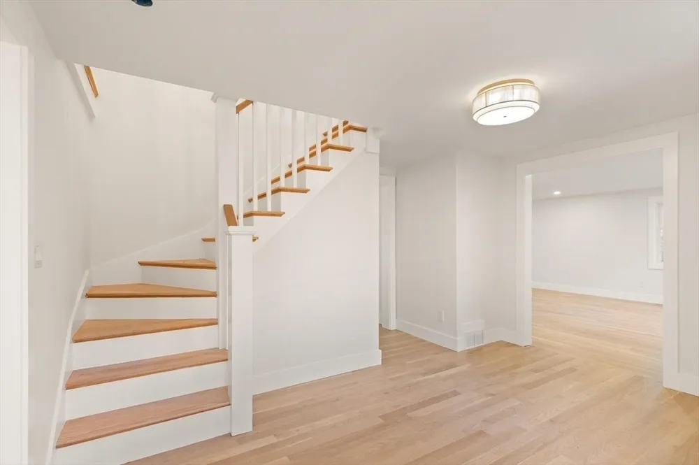 35 Grey Ln, Lynnfield, MA 01940