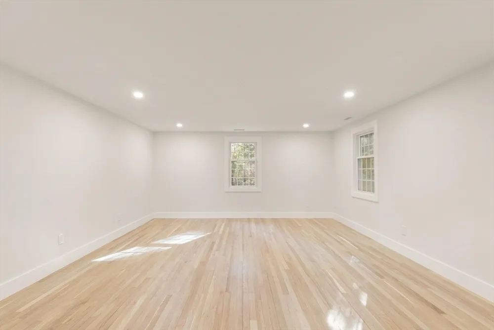 35 Grey Ln, Lynnfield, MA 01940
