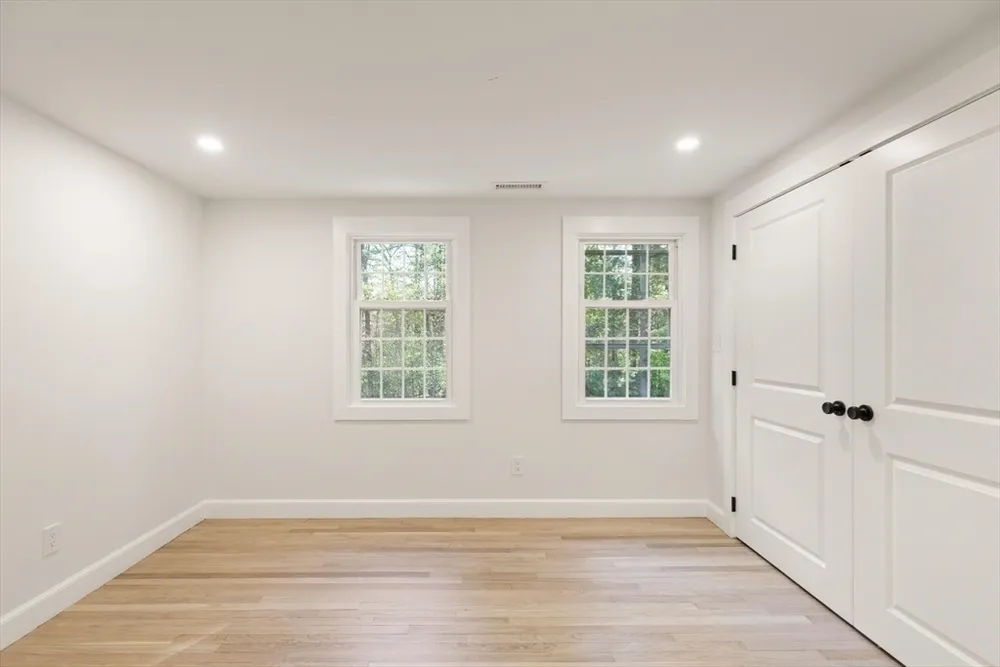 35 Grey Ln, Lynnfield, MA 01940