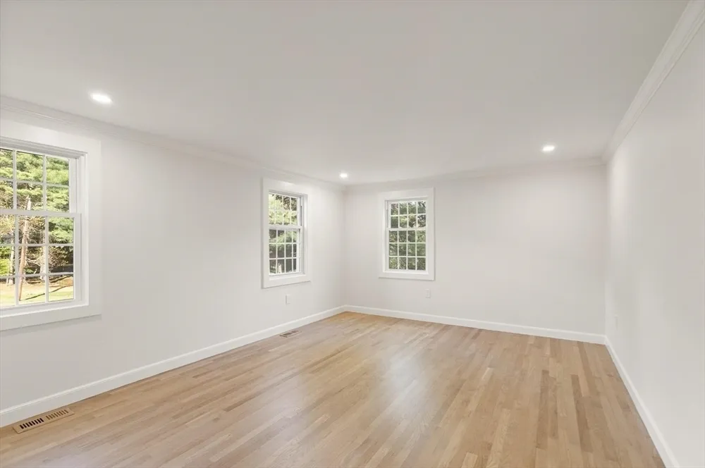35 Grey Ln, Lynnfield, MA 01940