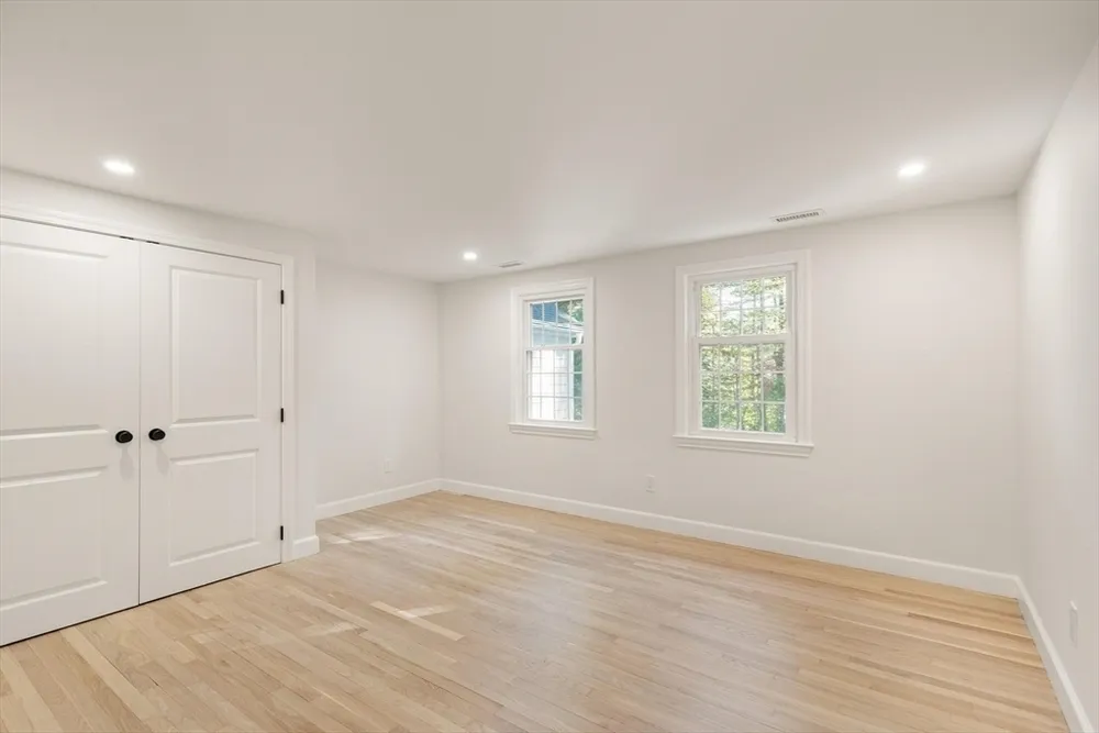 35 Grey Ln, Lynnfield, MA 01940