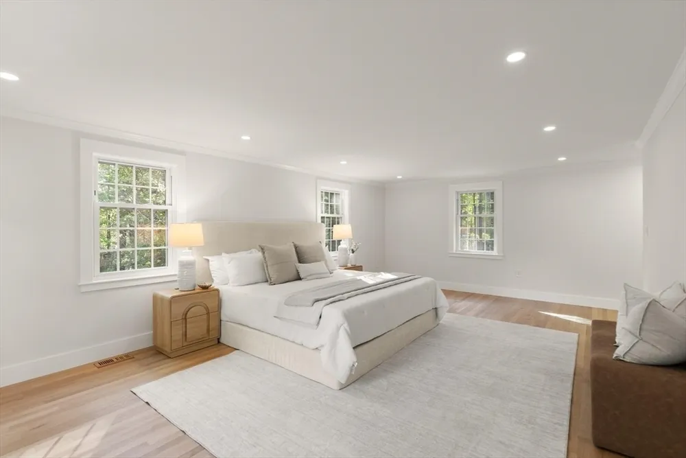 35 Grey Ln, Lynnfield, MA 01940