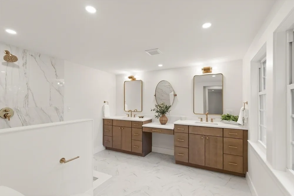 35 Grey Ln, Lynnfield, MA 01940