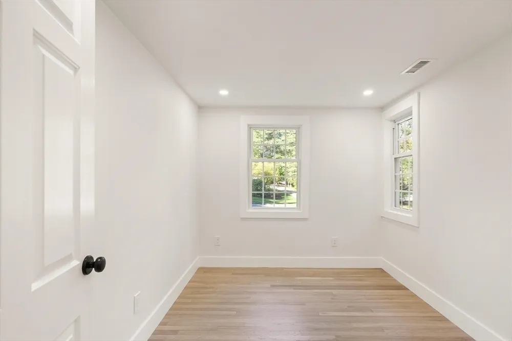 35 Grey Ln, Lynnfield, MA 01940