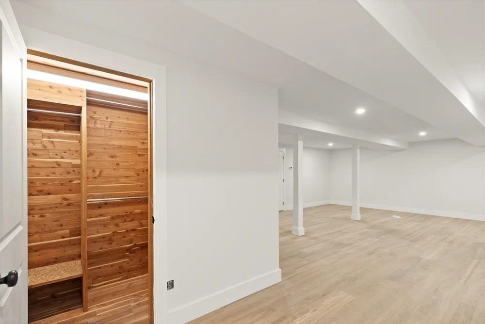 35 Grey Ln, Lynnfield, MA 01940