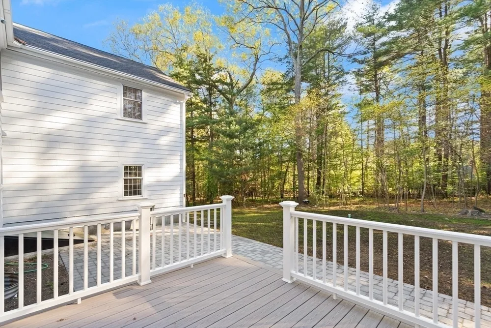 35 Grey Ln, Lynnfield, MA 01940