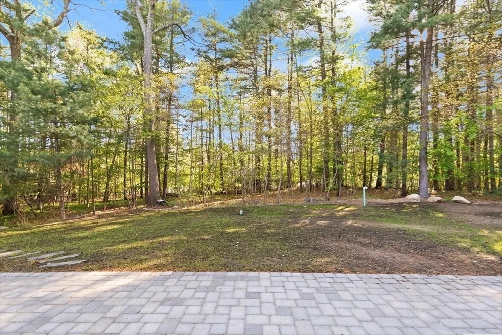 35 Grey Ln, Lynnfield, MA 01940