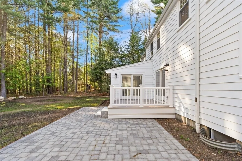 35 Grey Ln, Lynnfield, MA 01940