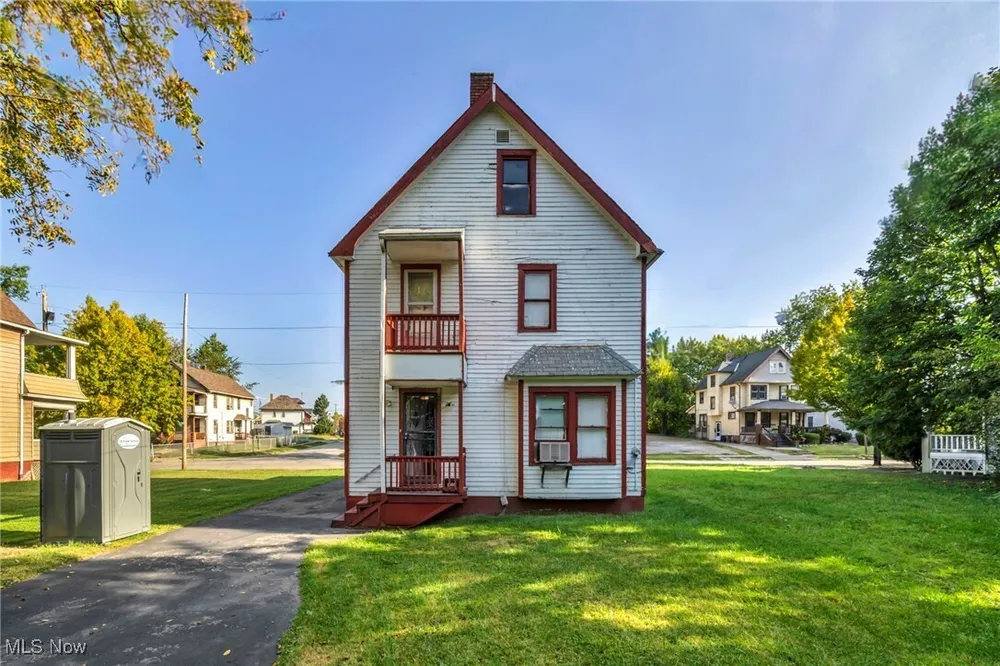 9700 Hilgert Dr, Cleveland, OH 44104
