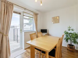 Whinmoor Crescent, Leeds thumb 3