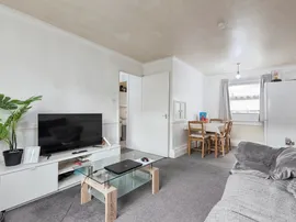 Torquay Crescent, Stevenage thumb 3