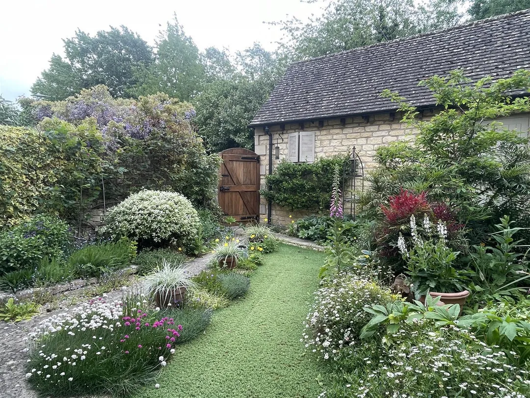 https://mr0.homeflow-assets.co.uk/files/photo/image/47217/5900/_x_/4n8SxTB4-USoORuB4kffjQ.jpg