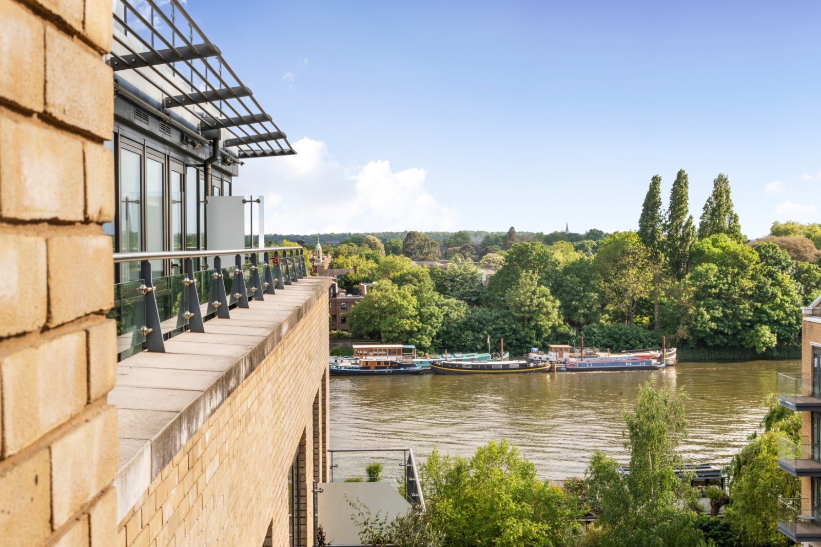 Kew Bridge Road, Brentford, Middlesex, TW8