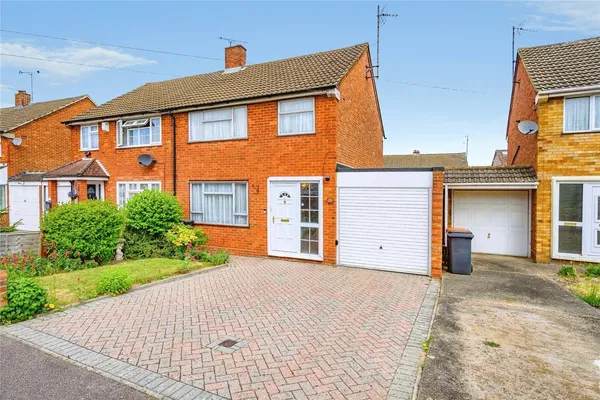 Buckwood Avenue, Dunstable, Bedfordsh...