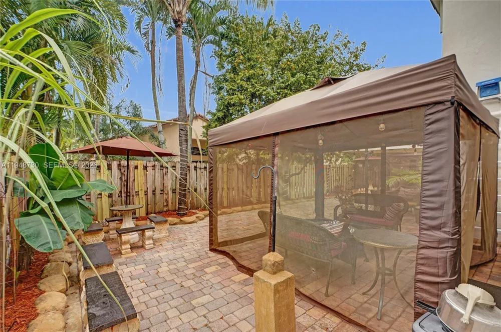 5502 SW 162nd Pl, Miami, FL 33185