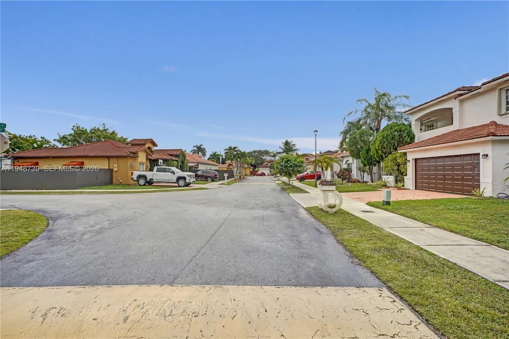 5502 SW 162nd Pl, Miami, FL 33185