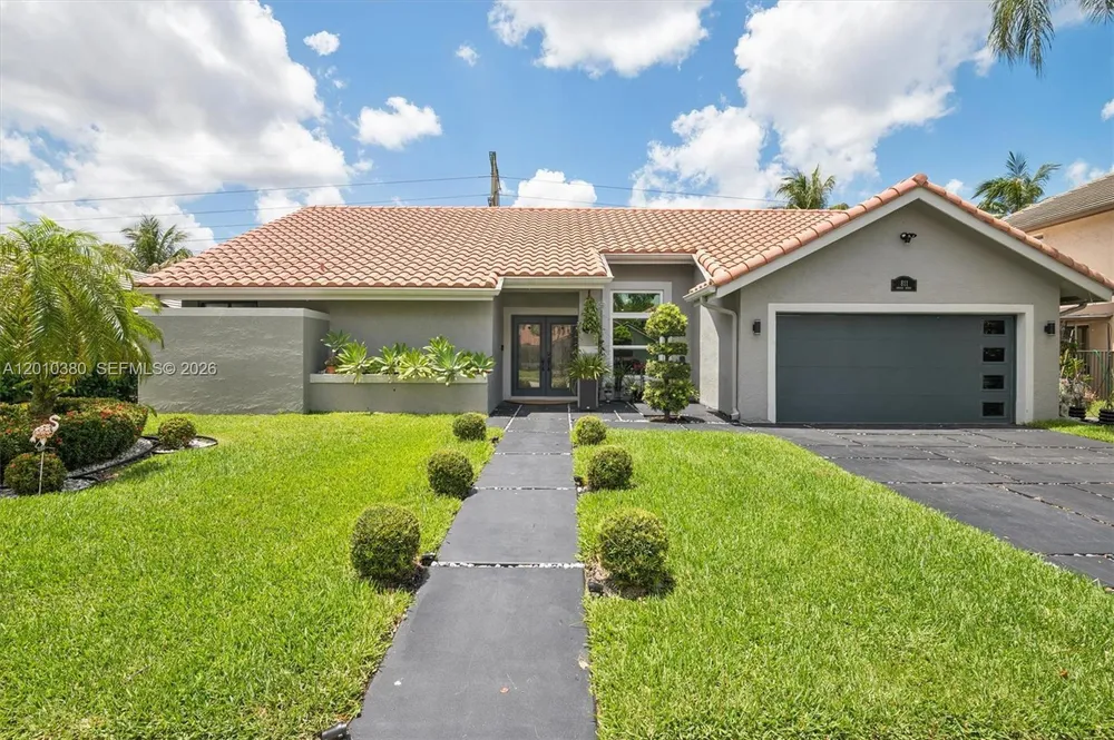 811 Amherst Ave, Davie, FL 33325