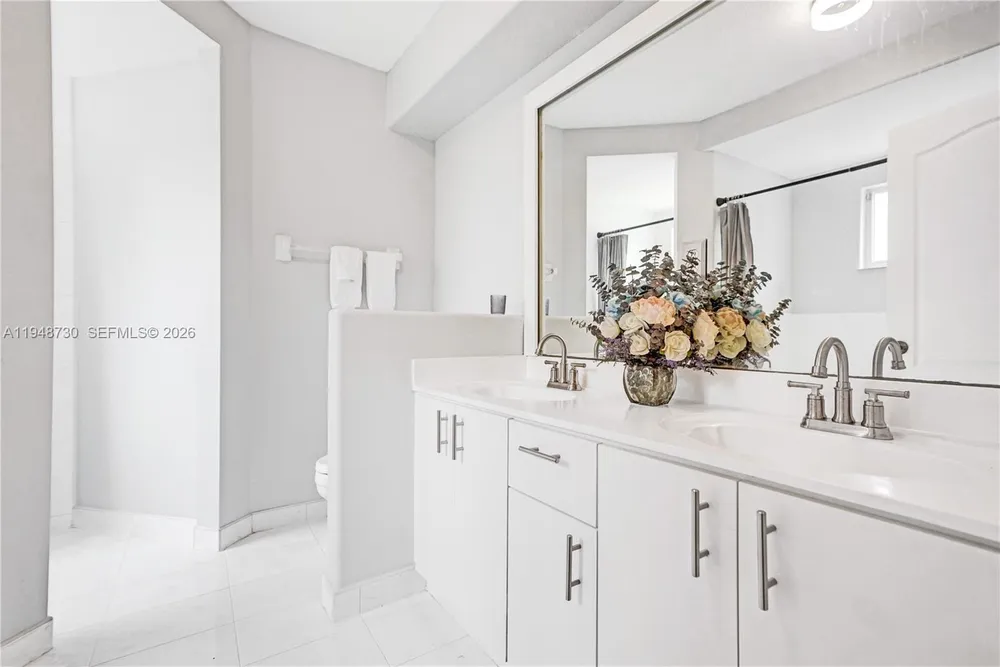 5502 SW 162nd Pl, Miami, FL 33185