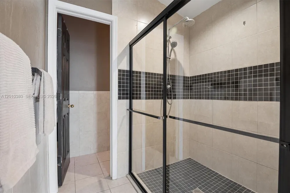 811 Amherst Ave, Davie, FL 33325