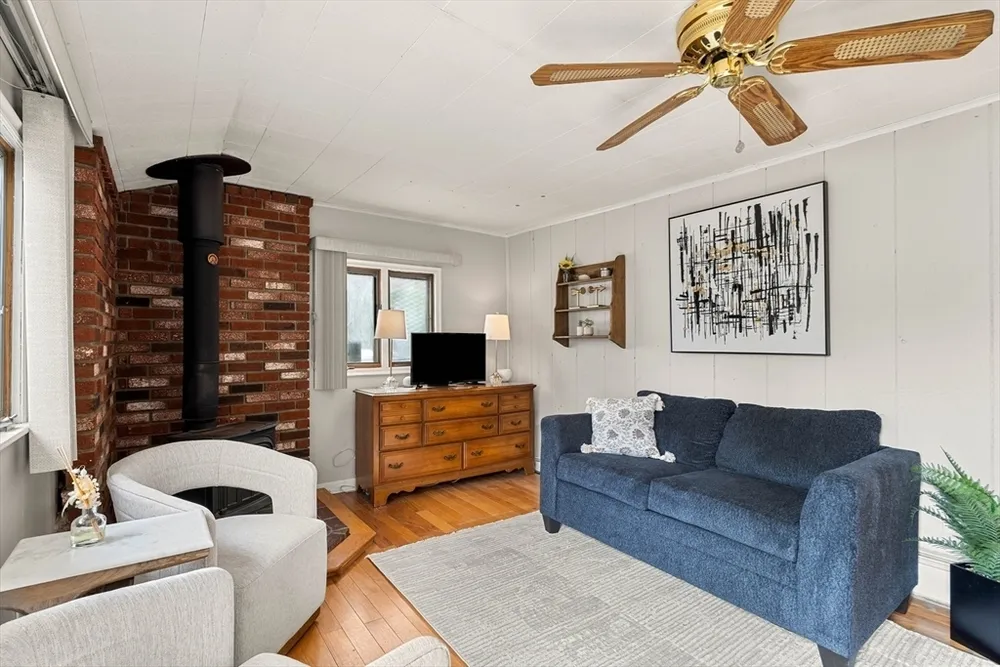 583 Chandler St, Tewksbury, MA 01876