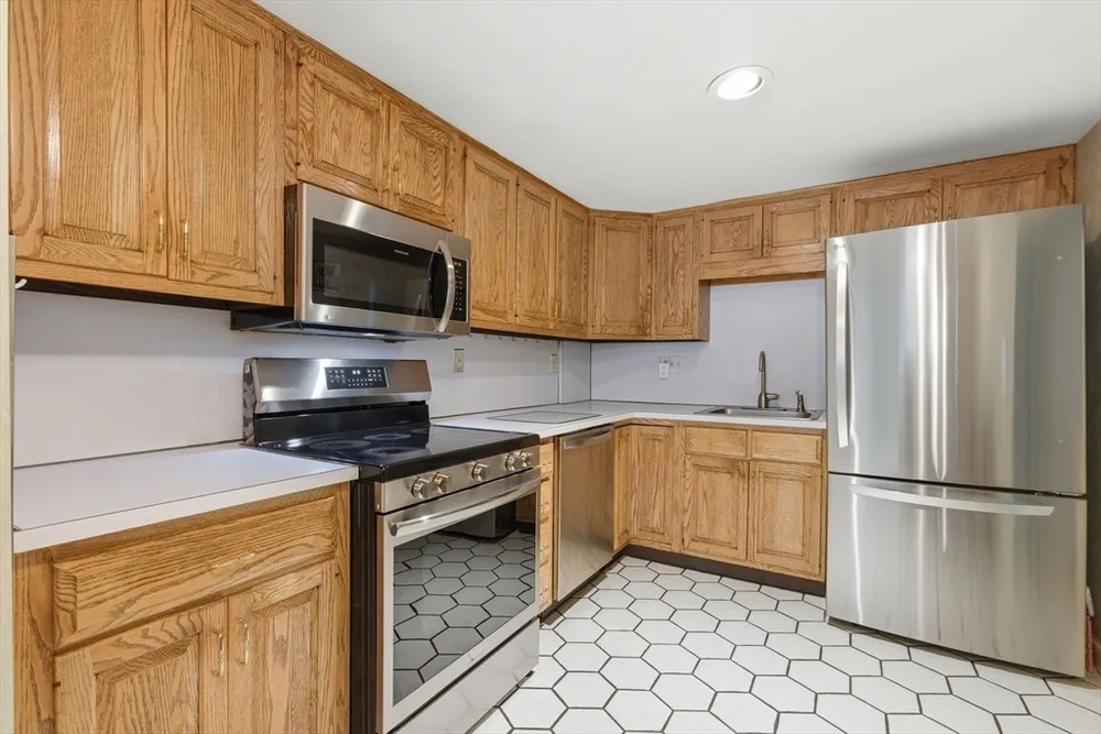 3 Spruce St, Stoneham, MA 02180