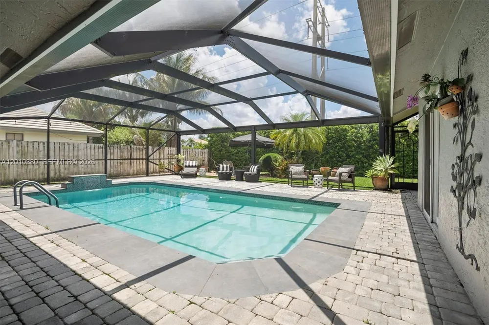 811 Amherst Ave, Davie, FL 33325