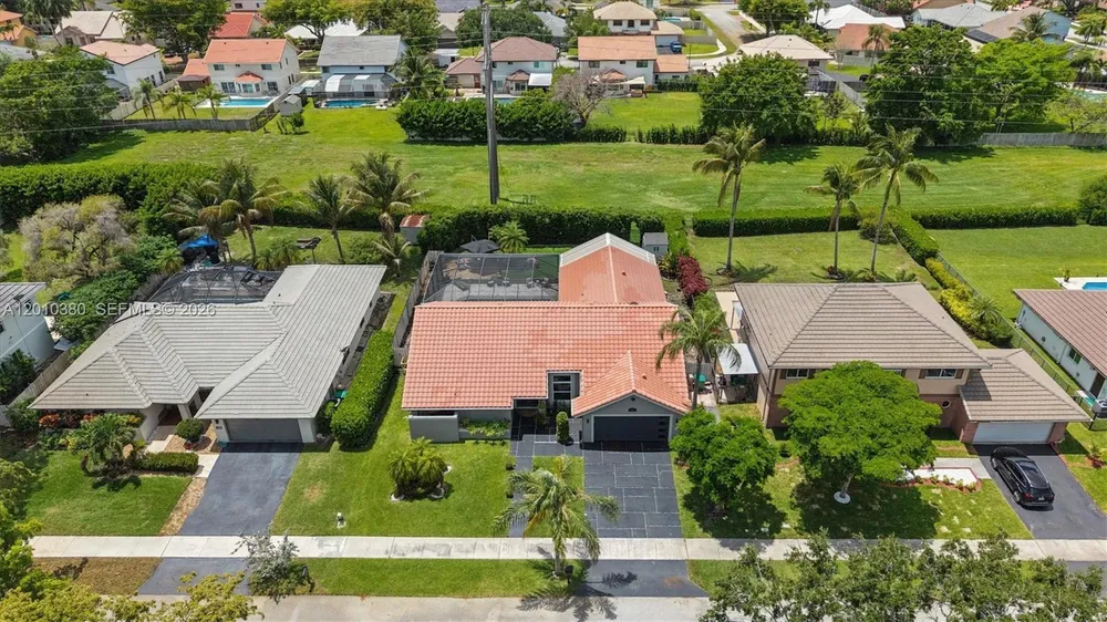 811 Amherst Ave, Davie, FL 33325
