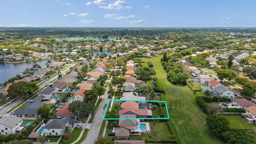 811 Amherst Ave, Davie, FL 33325