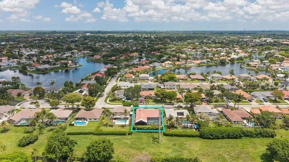 811 Amherst Ave, Davie, FL 33325