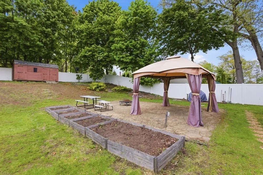 3 Spruce St, Stoneham, MA 02180