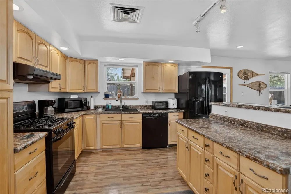 9900 W 57th Pl, Arvada, CO 80002