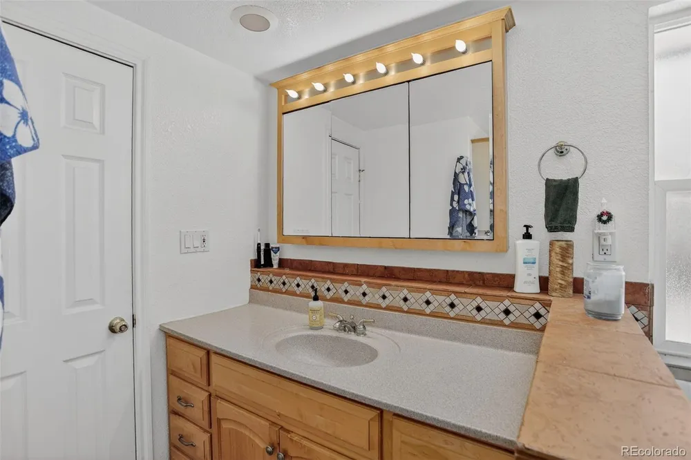 9900 W 57th Pl, Arvada, CO 80002