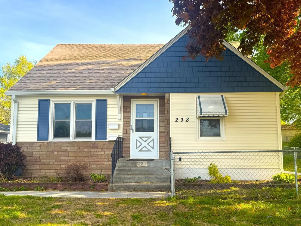 238 MacArthur St E, South Saint Paul, MN 55075