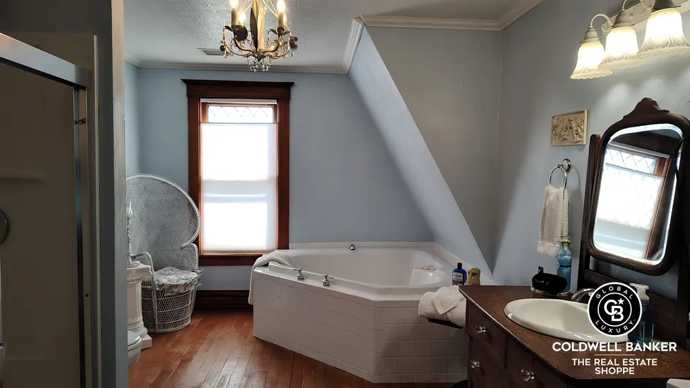 501 N 5th St, Garden City, KS 67846