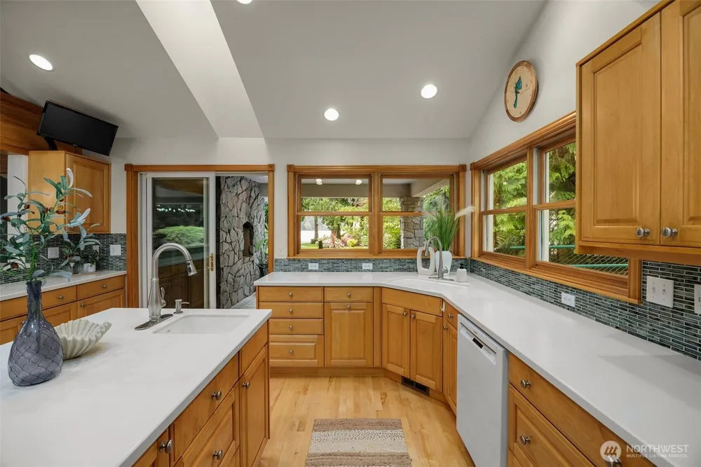 3718 S 334th St, Federal Way, WA 98001