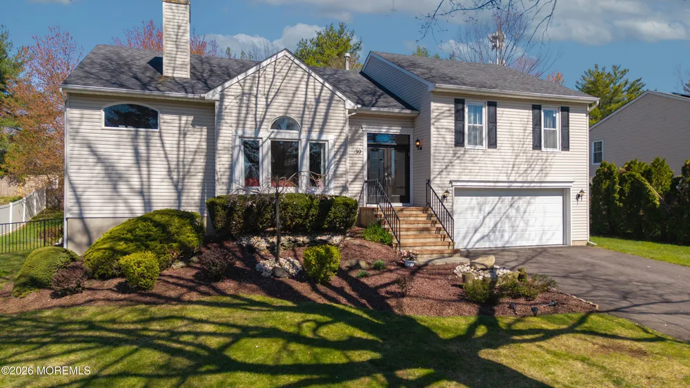 39 Royal Rd, Freehold, NJ 07728