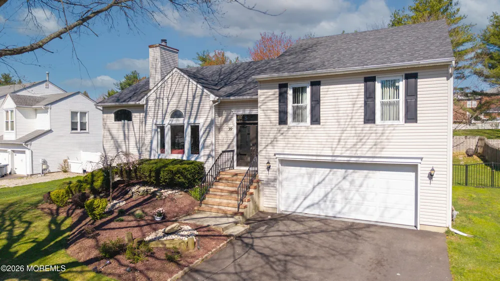 39 Royal Rd, Freehold, NJ 07728
