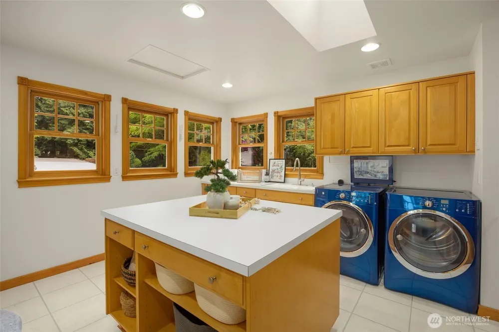 3718 S 334th St, Federal Way, WA 98001