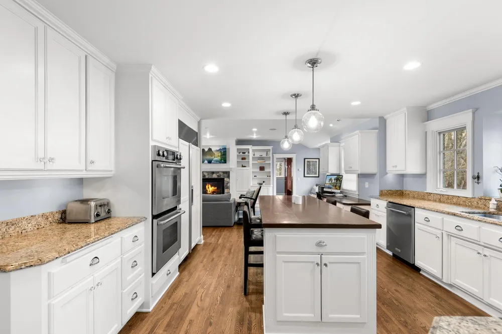 4236 Heathcote Rd, Deephaven, MN 55391