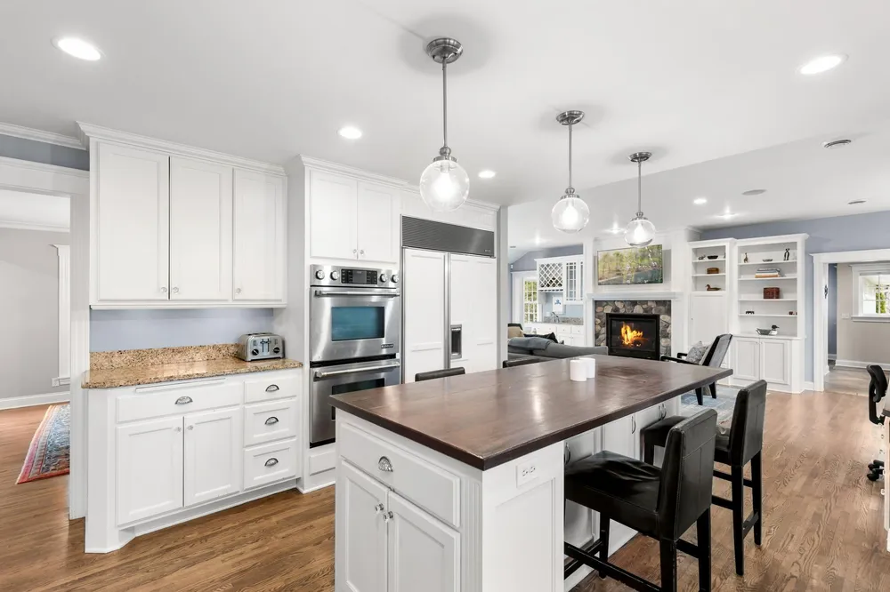 4236 Heathcote Rd, Deephaven, MN 55391