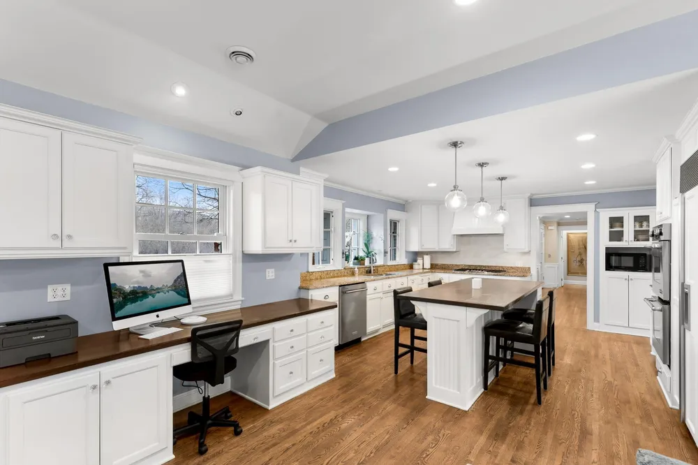 4236 Heathcote Rd, Deephaven, MN 55391