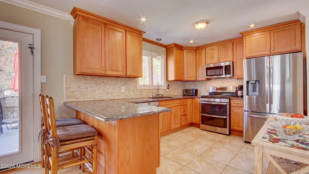 39 Royal Rd, Freehold, NJ 07728