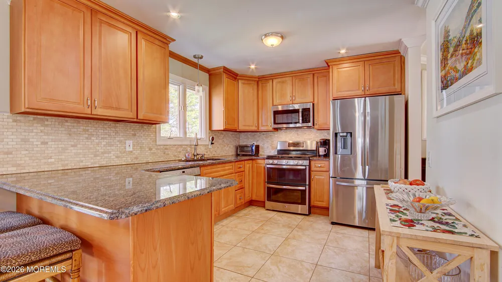 39 Royal Rd, Freehold, NJ 07728