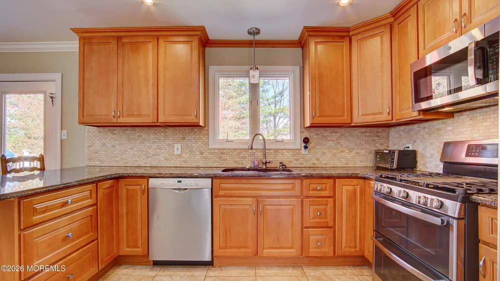 39 Royal Rd, Freehold, NJ 07728