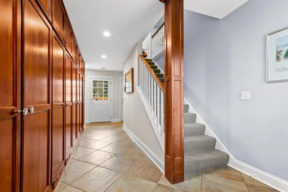 4236 Heathcote Rd, Deephaven, MN 55391