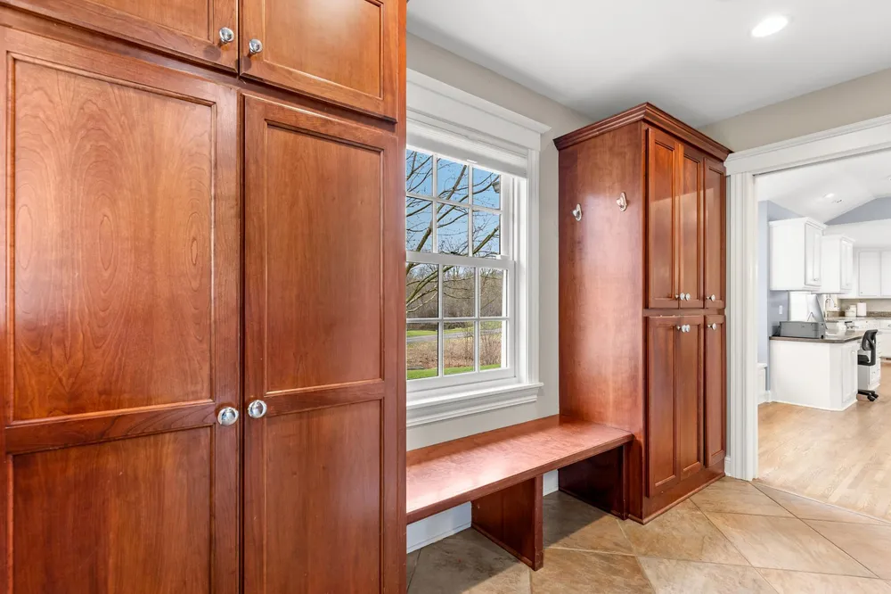 4236 Heathcote Rd, Deephaven, MN 55391